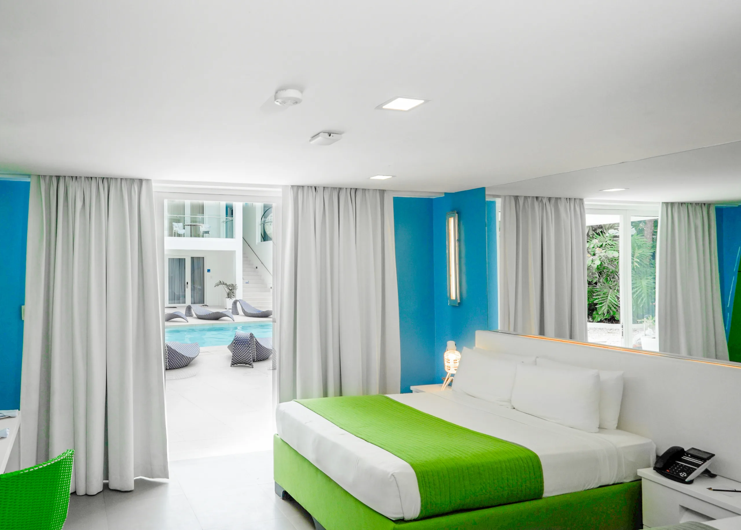 DELUXE ROOM